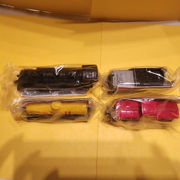 Shell Oil Train Set Die Cast 4 Pieces - New Sealed 1996 🚂🚂🚂🚂 - Picture 5 of 8